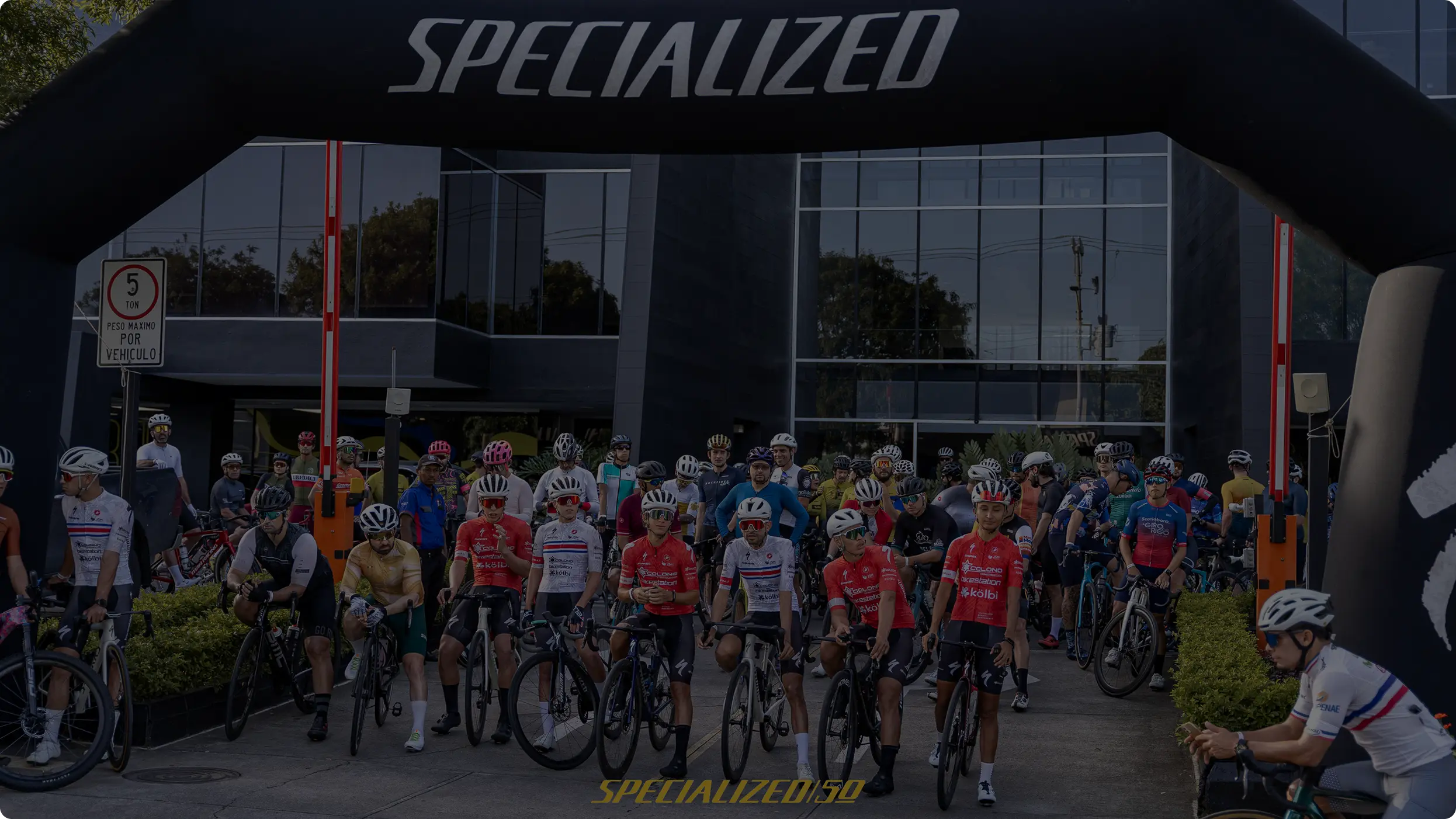 Ciclistas preparados para salir en un evento de Bikestation